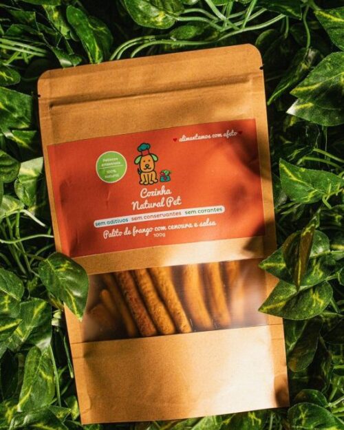 Palitinhos de frango com cenoura e salsa